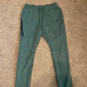 NIKE Tech Fleece joggers XXL barely worn